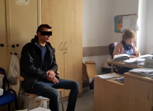 Policjantka podczas wykonywania czynności z Dawidem S.