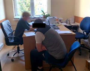 Policjantka ogłasza zarzuty 27 - latkowi
