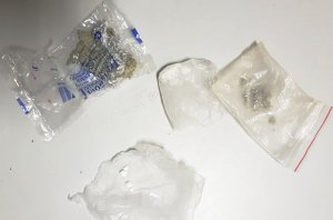 Zdjęcie przedstawia zabezpieczone narkotyki