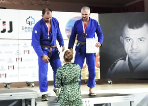 XVIII Mistrzostwa Polski w Brazylijskim Jiu-Jitsu odbyły się w Hali GOSIR przy ulicy Sportowej 3. Funkcjonariusz na macie spotkał się między innymi z ubiegłorocznym mistrzem Polski, który obronił tytuł. Wygrane pojedynki doprowadziły funkcjonariusza do zajęcia III miejsca w prestiżowych mistrzostwach.