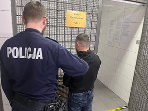 Policyjny pościg zakończony zatrzymaniem dwóch mężczyzn