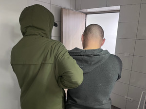 Policyjny pościg zakończony zatrzymaniem dwóch mężczyzn