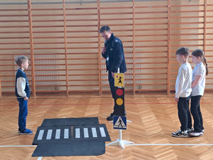 Bezpieczny pierwszak w ruchu drogowym