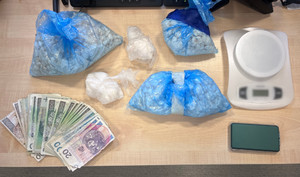 W mieszkaniu miał blisko 2 kilogramy narkotyków – dozór dla zatrzymanego