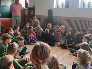 Policjanci wśród harcerzy – nauka bezpieczeństwa i poznanie zawodu