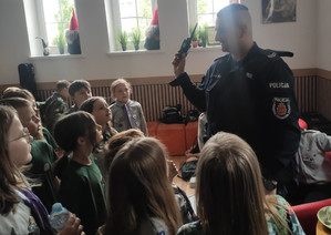 Policjanci wśród harcerzy – nauka bezpieczeństwa i poznanie zawodu