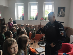 Policjanci wśród harcerzy – nauka bezpieczeństwa i poznanie zawodu