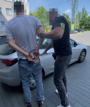 Koniec ucieczki oszusta – 24-latek w rękach kryminalnych