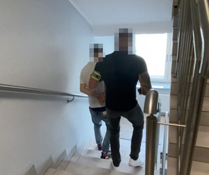 Koniec ucieczki oszusta – 24-latek w rękach kryminalnych