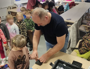 Mali goście w mokotowskiej komendzie – rozmowy o bezpieczeństwie i pracy policjantów