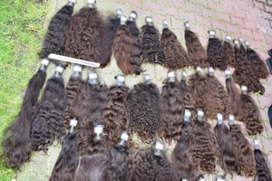 Włamał się do salonu, ukradł i zniszczył włosy za ponad 800 000 zł.