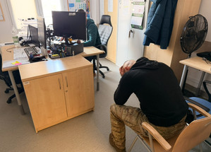 Włamał się do salonu, ukradł i zniszczył włosy za ponad 800 000 zł.