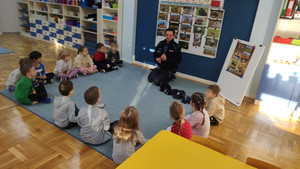 Jak bezpiecznie zimą iść do przedszkola i bawić się na śniegu? Przedszkolaki już wiedzą!