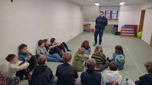 Bezpiecznie w realu i w sieci – policyjne spotkanie z uczniami