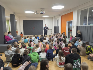 Bezpieczny dom, bezpieczna szkoła, bezpieczna droga – policjanci z wizytą w SP nr 107