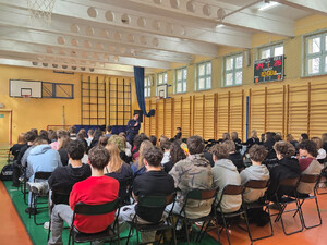 Droga do munduru – policjant spotkał się z licealistami