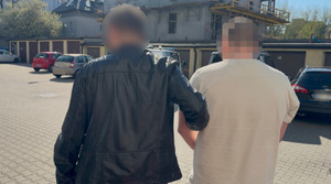 Nie miał świateł, miał narkotyki – 29-latek tymczasowo aresztowany