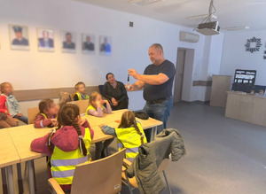 Mali goście, ważne rozmowy – przedszkolaki z wizytą u mokotowskich policjantów