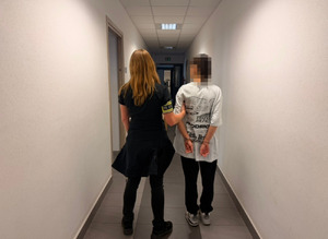 Zatrzymani za kradzieże rozbójnicze na kierowcach przewozów „na aplikację”