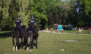 Leśne ścieżki pod nadzorem policjantów