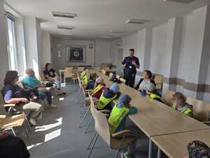 Mali goście poznawali pracę policjantów