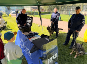 Policjanci podczas pikników rodzinnych