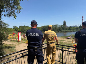Letni wypoczynek pod kontrolą – patrole służb nad Jeziorkiem Czerniakowskim