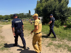 Letni wypoczynek pod kontrolą – patrole służb nad Jeziorkiem Czerniakowskim