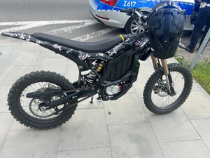 Surron to nie zabawka! Policjanci reagują na niebezpieczne zachowania użytkowników jednośladów elektrycznych