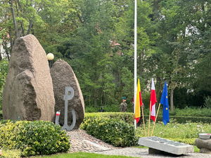 Pomnik upamiętniający bohaterów Powstania Warszawskiego w Parku Dreszera