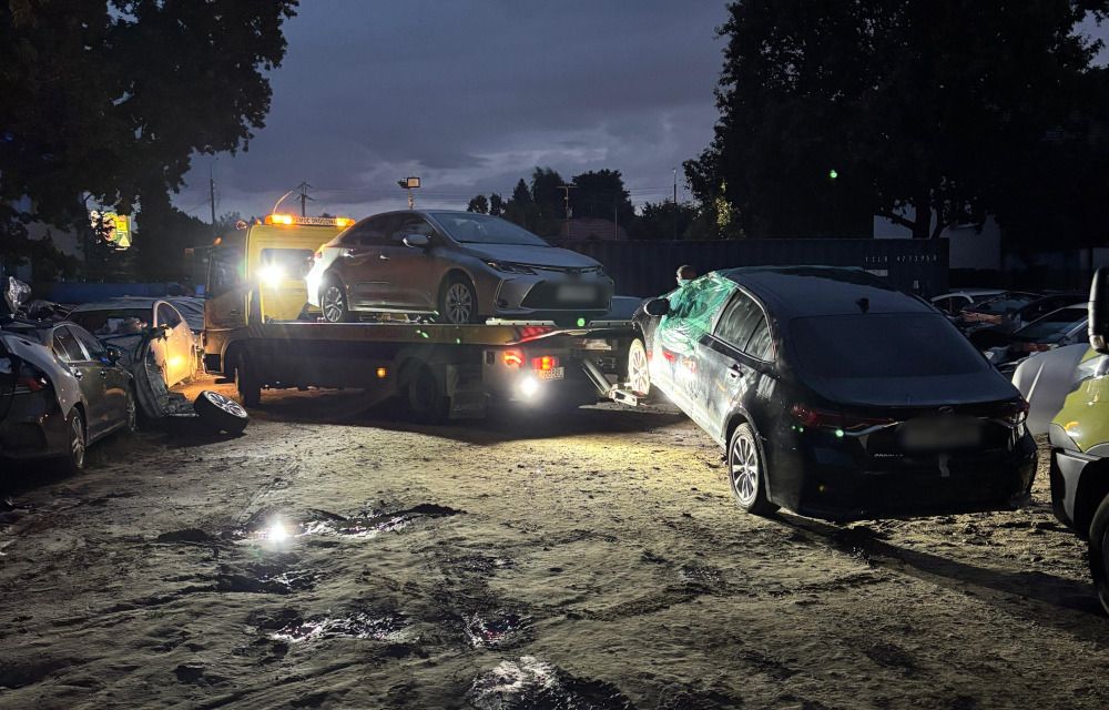 Kradli i legalizowali Toyoty. Policjanci zlikwidowali ,,dziuple samochodowe” i odzyskali 25 pojazdów