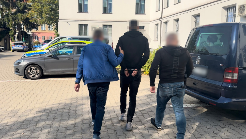 Mokotowscy kryminalni zatrzymali 22-latka; sąd aresztował go na trzy miesiące w sprawie narkotykowej